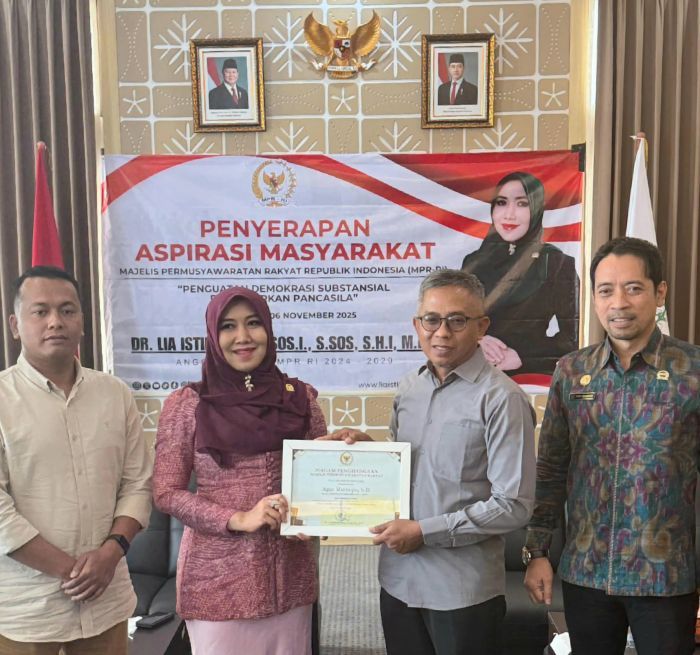 Anggota DPD Lia Istifhama Ajak Mahasiswa FISIP UB Pahami Politik Sebagai 