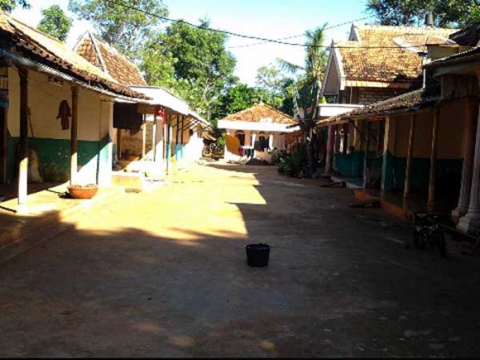Tanean Lanjheng, Tata Letak Khas Rumah Keluarga Besar Madura Tanean Lanjheng, Tata Letak Khas Rumah Keluarga Besar Madura