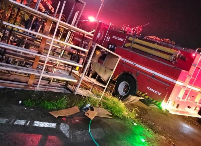 Gudang Bahan Baku Tas di Tanggulangin Sidoarjo Terbakar Dini Hari Gudang Bahan Baku Tas di Tanggulangin Sidoarjo Terbakar Dini Hari