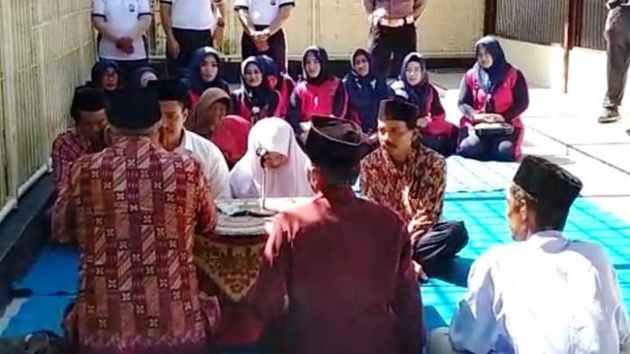 Tersangka Narkoba Menikah di Ruang Tahanan Polres Blitar Kota Tersangka Narkoba Menikah di Ruang Tahanan Polres Blitar Kota