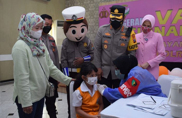 Polresta Sidoarjo Giatkan Vaksinasi Anak Usia 6-11 Tahun saat Libur Sekolah Polresta Sidoarjo Giatkan Vaksinasi Anak Usia 6-11 Tahun saat Libur Sekolah