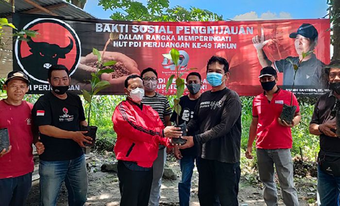 Gandeng ARPL, PDI Perjuangan Kediri Lanjutkan Aksi Tanam Pohon di Sumber Air Gandeng ARPL, PDI Perjuangan Kediri Lanjutkan Aksi Tanam Pohon di Sumber Air