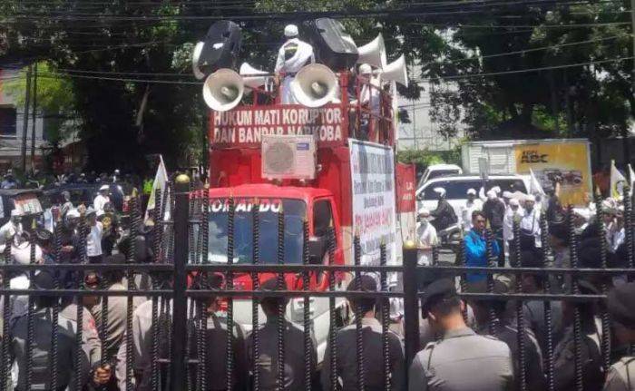Tuntut Lengserkan Ahok, Ribuan Massa GMJ Sambangi KPK dan DPRD DKI Tuntut Lengserkan Ahok, Ribuan Massa GMJ Sambangi KPK dan DPRD DKI