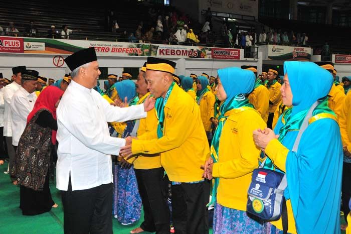 Dirut Petrokimia Gresik Lepas 313 Jemaah Calon Haji Dirut Petrokimia Gresik Lepas 313 Jemaah Calon Haji