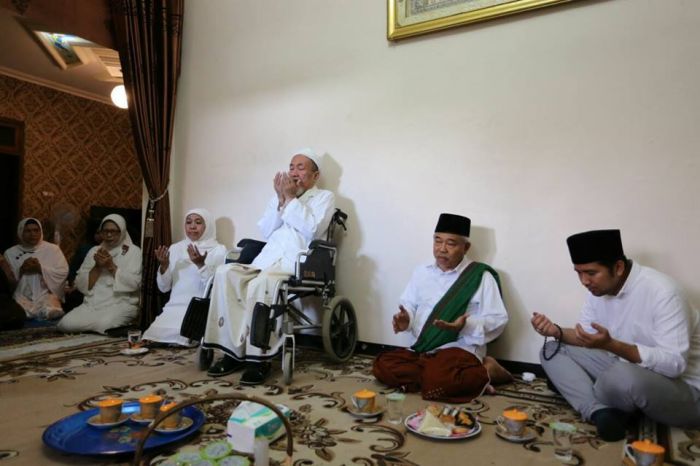 Cicit Syaikhona Kholil Dukung Khofifah-Emil, Kiai Zubair Muntashor: Wakil Terbaik NU di Pemerintah Cicit Syaikhona Kholil Dukung Khofifah-Emil, Kiai Zubair Muntashor: Wakil Terbaik NU di Pemerintah