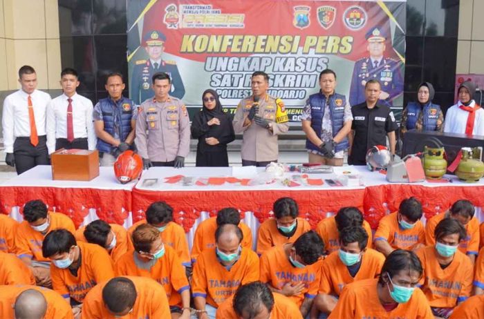 Polisi di Sidoarjo Ringkus 70 Tersangka Kriminalitas Selama 2 Pekan Polisi di Sidoarjo Ringkus 70 Tersangka Kriminalitas Selama 2 Pekan