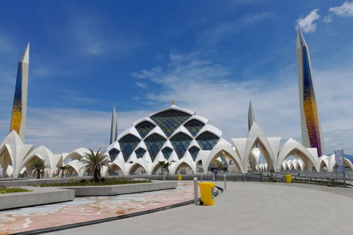 Subhanallah Masjid Raya Al Jabbar, Perpaduan Arsitektur Modern dengan Aksentuasi Masjid Turki Subhanallah Masjid Raya Al Jabbar, Perpaduan Arsitektur Modern dengan Aksentuasi Masjid Turki