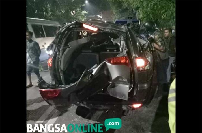 Kecelakaan di Ahmad Yani: Pajero Sport Tabrak Pagar Pembatas Rel Kereta Api hingga Terbalik