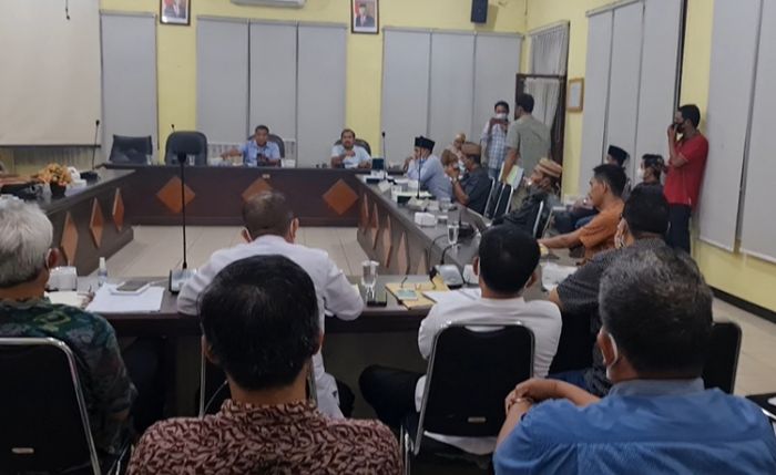 WO Saat Rapat, Anggota FKHN DPRD Bangkalan Minta Pembahasan KUA PPAS Ditunda WO Saat Rapat, Anggota FKHN DPRD Bangkalan Minta Pembahasan KUA PPAS Ditunda