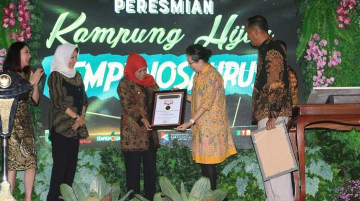 Gubernur Apresiasi Kolaborasi Dunia Usaha, Industri, dan Perguruan Tinggi Ciptakan Kampung Hijau Gubernur Apresiasi Kolaborasi Dunia Usaha, Industri, dan Perguruan Tinggi Ciptakan Kampung Hijau