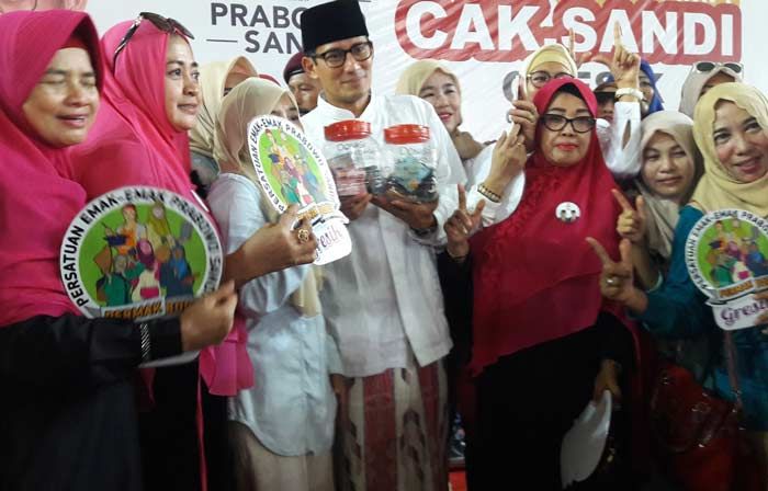 Wow, Emak-emak di Gresik Sumbang Cawapres Sandiaga Rp 4 Juta