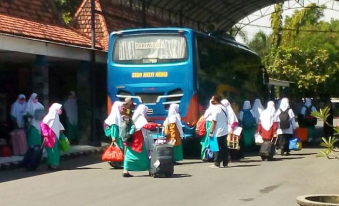 Tiba di Kediri, 14 Santriwati Pondok Gontor Langsung Masuk Ruang Observasi Tiba di Kediri, 14 Santriwati Pondok Gontor Langsung Masuk Ruang Observasi