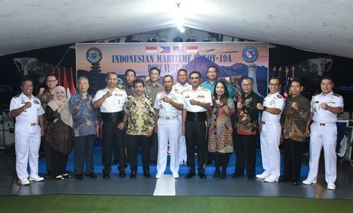 Tingkatkan Keharmonisan dengan Malaysia, Pangkoarmada II Hadiri Cocktail Party Tingkatkan Keharmonisan dengan Malaysia, Pangkoarmada II Hadiri Cocktail Party