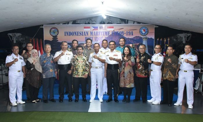 Tingkatkan Keharmonisan dengan Malaysia, Pangkoarmada II Hadiri Cocktail Party