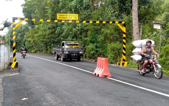 DPUPR Bantah Pemasangan Portal Untuk Menyelamatkan Proyek Jalan Ngampon - Bendo DPUPR Bantah Pemasangan Portal Untuk Menyelamatkan Proyek Jalan Ngampon - Bendo