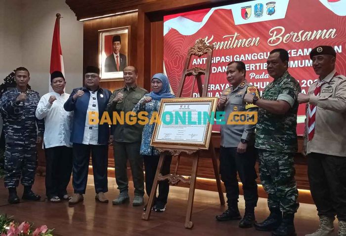 Bersama Pangdam V/Brawijaya dan Kapolda Jatim, Gubernur Khofifah Komitmen Amankan Malam Tahun Baru Bersama Pangdam V/Brawijaya dan Kapolda Jatim, Gubernur Khofifah Komitmen Amankan Malam Tahun Baru