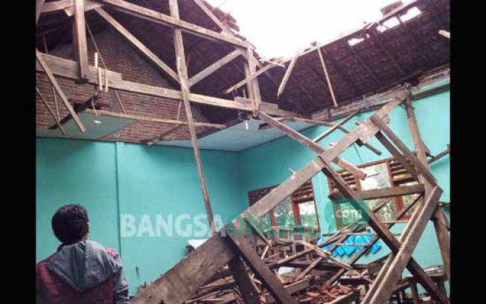 LinK Desak Penegak Hukum Selidiki Robohnya Atap SDN Randuwatang, Diduga Mutu Bangunan Buruk LinK Desak Penegak Hukum Selidiki Robohnya Atap SDN Randuwatang, Diduga Mutu Bangunan Buruk