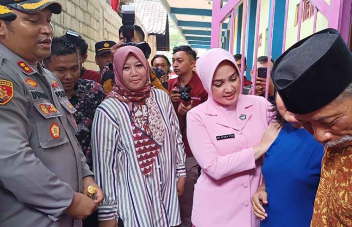 Kunjungi Panti Assyifa Ngawi, Istri Kapolda Jatim Bebaskan ODGJ Kunjungi Panti Assyifa Ngawi, Istri Kapolda Jatim Bebaskan ODGJ