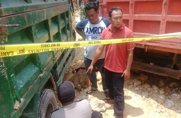 Sopir Tewas Tergencet Dump Truk di Tambang Galian C Desa Tawun