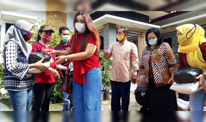 Relawan Cegah Covid-19 Kota Kediri Peduli Kaum Difabel dan ODGJ Relawan Cegah Covid-19 Kota Kediri Peduli Kaum Difabel dan ODGJ