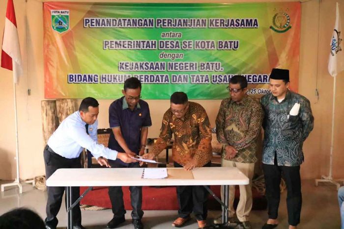 19 Kades se-Kota Batu Teken Kerja Sama dengan Kejaksaan 19 Kades se-Kota Batu Teken Kerja Sama dengan Kejaksaan