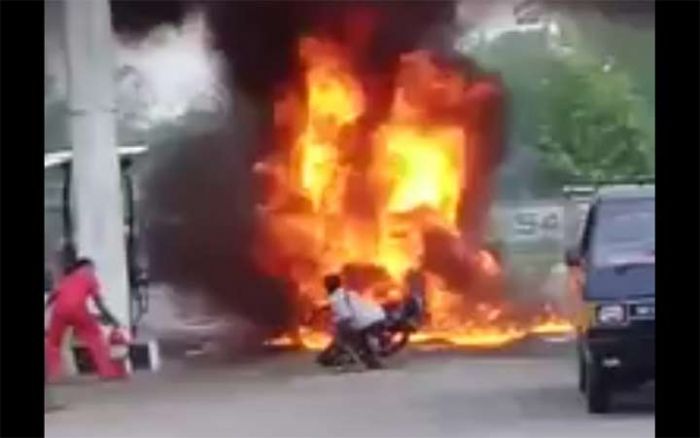 Sebuah Motor Hangus Terbakar saat Mengisi BBM di Pom SPBU Jatirogo