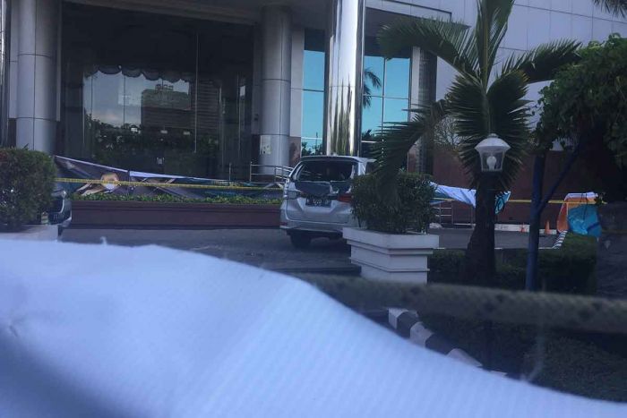 Sekuriti BNI Surabaya Bunuh Diri, Polisi Pastikan Korban Lari dan Melompat dari Lantai 13 Sekuriti BNI Surabaya Bunuh Diri, Polisi Pastikan Korban Lari dan Melompat dari Lantai 13