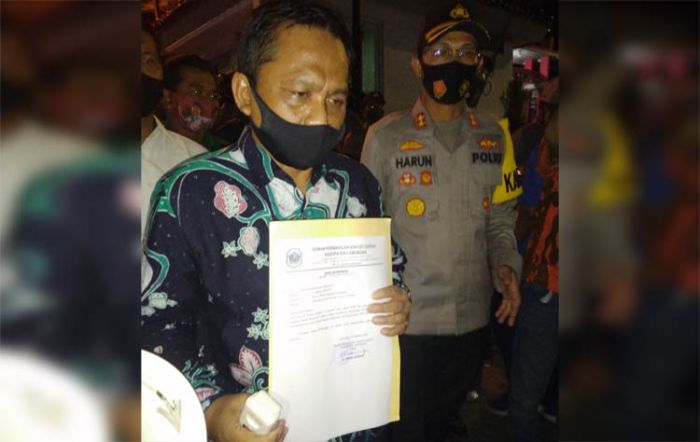 Didemo Mahasiswa Hingga Malam Hari, DPRD Lamongan Akhirnya Batalkan Paripurna Pengesahan Perda RTRW Didemo Mahasiswa Hingga Malam Hari, DPRD Lamongan Akhirnya Batalkan Paripurna Pengesahan Perda RTRW