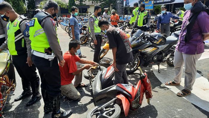 Satlantas Polres Tuban Kembalikan Puluhan Motor yang Disita saat Penertiban Malam Tahun Baru