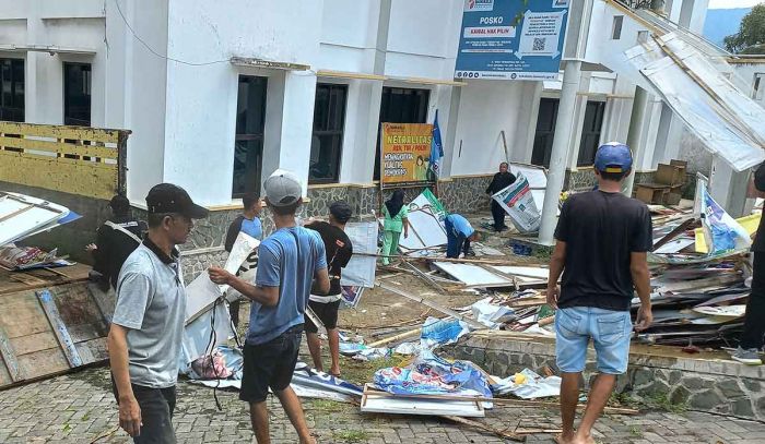 Bawaslu Kota Batu Musnahkan Ribuan APK Pemilu 2024 Bawaslu Kota Batu Musnahkan Ribuan APK Pemilu 2024