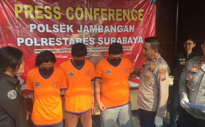 Polsek Jambangan Tangkap 3 Penjudi Online di Lokasi Berbeda Polsek Jambangan Tangkap 3 Penjudi Online di Lokasi Berbeda