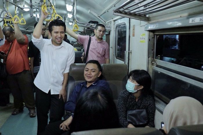 Blusukan di KRL, Emil Dardak Disebut Warga Pemimpin Cerdas dan Peduli Blusukan di KRL, Emil Dardak Disebut Warga Pemimpin Cerdas dan Peduli