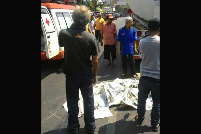 Tergelincir Ceceran Oli, Pengendara Motor Tewas Terlindas Truk Tangki di Jalan Letjen S Parman Tergelincir Ceceran Oli, Pengendara Motor Tewas Terlindas Truk Tangki di Jalan Letjen S Parman