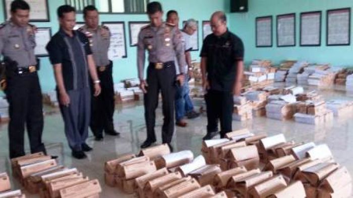 Kapolresta Sidoarjo Sidak Logistik KPU Jelang Pilgub Kapolresta Sidoarjo Sidak Logistik KPU Jelang Pilgub
