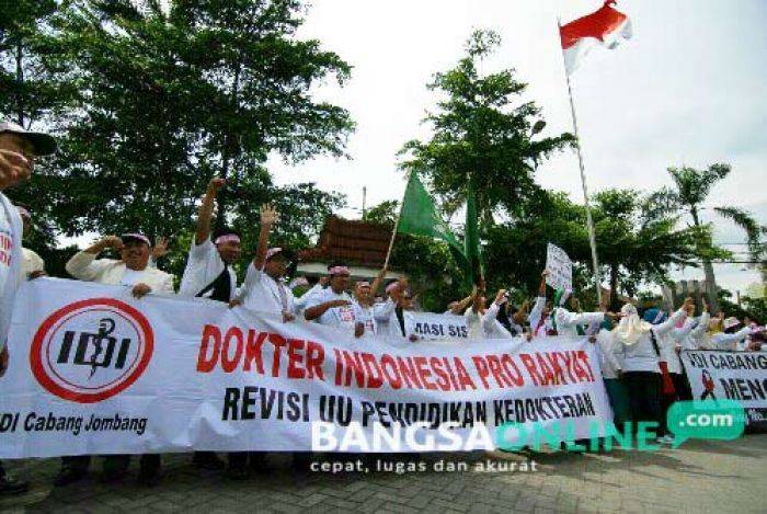 Bagi Bunga, IDI Jombang Tolak DLP dan Liberalisasi Pendidikan Bagi Bunga, IDI Jombang Tolak DLP dan Liberalisasi Pendidikan