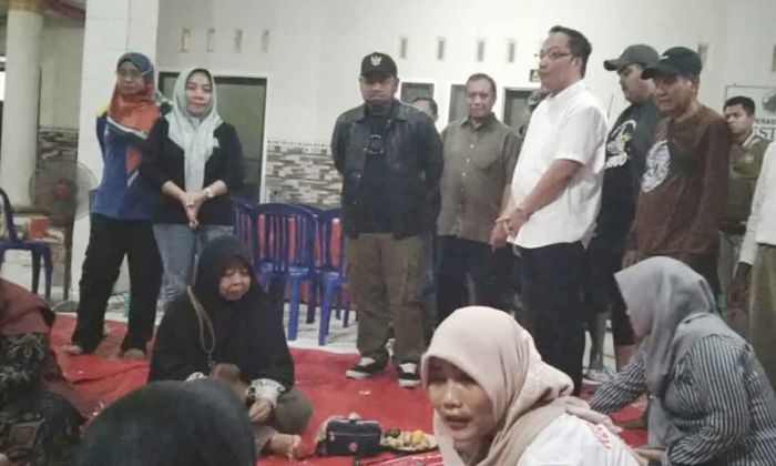 Tinjau Dapur Umur Korban Banjir, Bupati Gresik Tegaskan Bakal Bangun Kolam Retensi di Balongpanggang Tinjau Dapur Umur Korban Banjir, Bupati Gresik Tegaskan Bakal Bangun Kolam Retensi di Balongpanggang