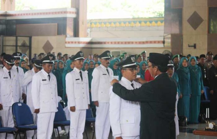 Lantik 36 Kades Terpilih, Bupati Tuban: Kades Harus Bekerja Jujur Lantik 36 Kades Terpilih, Bupati Tuban: Kades Harus Bekerja Jujur