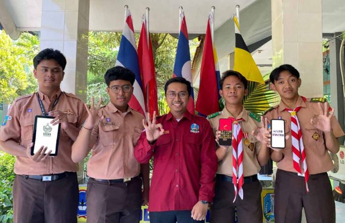 Tingkatkan Kesehatan, Anggota Pramuka SMAN 3 Sidoarjo Ciptakan Aplikasi SEGAR Tingkatkan Kesehatan, Anggota Pramuka SMAN 3 Sidoarjo Ciptakan Aplikasi SEGAR