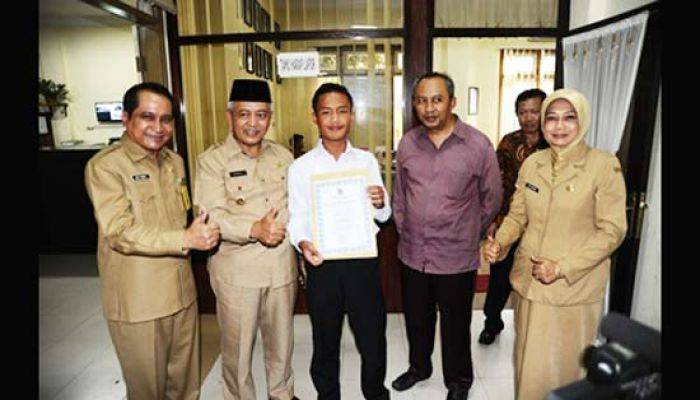 Wabup Malang Beri Reward Siswa-siswi Berprestasi