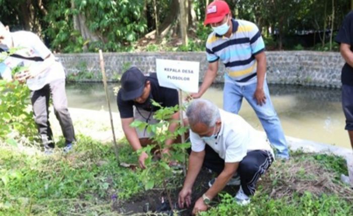 Tingkatkan Debit Air, DLH Kabupaten Kediri Ajak Pokmas Sumontoro Lakukan Penghijauan