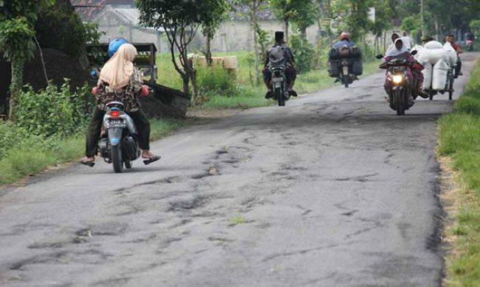 Warga Senori-Bangilan Tuban Tagih Janji Pemkab Soal Perbaikan Jalan Poros Kecamatan Warga Senori-Bangilan Tuban Tagih Janji Pemkab Soal Perbaikan Jalan Poros Kecamatan
