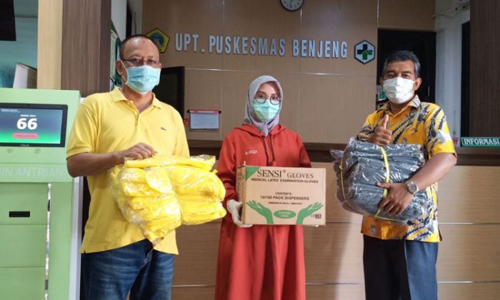 Ketua Golkar Gresik Berikan Bantuan APD ke Sejumlah Puskesmas dan RS Ketua Golkar Gresik Berikan Bantuan APD ke Sejumlah Puskesmas dan RS