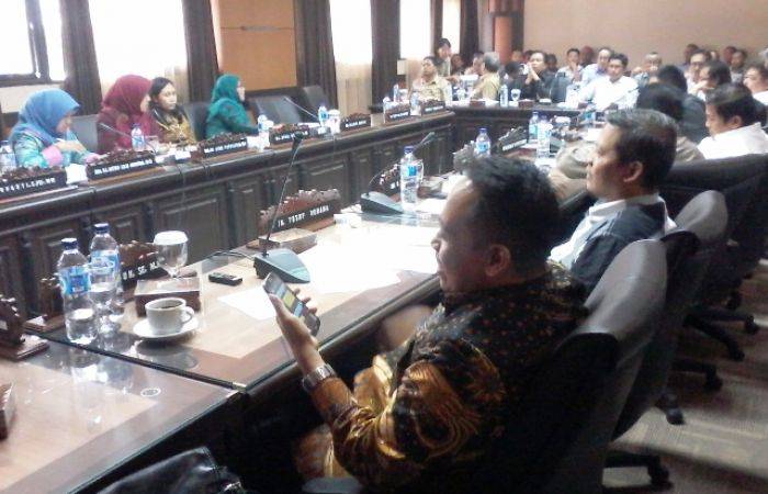 60 Pabrik Gula di Jatim Terancam Bangkrut 60 Pabrik Gula di Jatim Terancam Bangkrut
