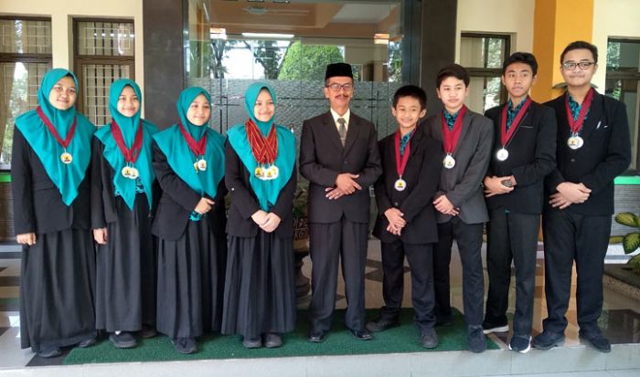 MTsN 1 Kota Malang Juarai Debat Bahasa Inggris Internasional di Amerika MTsN 1 Kota Malang Juarai Debat Bahasa Inggris Internasional di Amerika