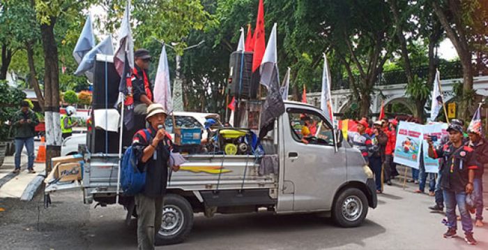 Demo di DPRD Gresik, Gepal Usung 10 Tuntutan