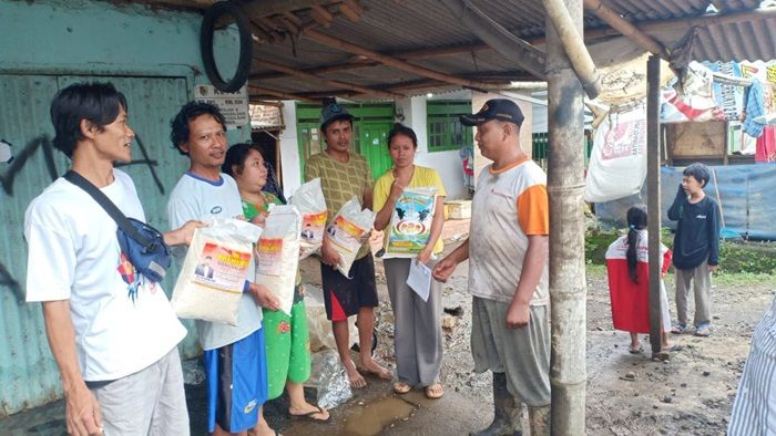 DPC Partai Gerindra Jember Berikan Bantuan ke Warga Korban Banjir Bandang