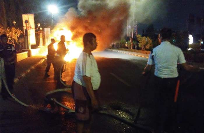 Mobil Ertiga Terbakar di Aloha Sidoarjo Mobil Ertiga Terbakar di Aloha Sidoarjo