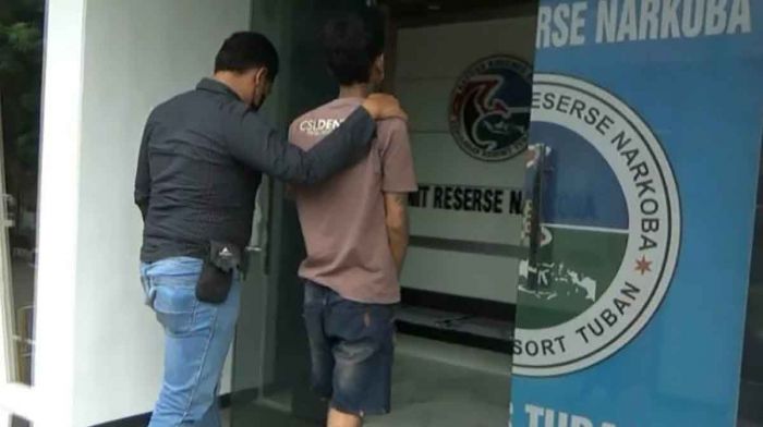 Satreskoba Polres Tuban Bekuk Pemuda Bertato Pengedar Pil Koplo Satreskoba Polres Tuban Bekuk Pemuda Bertato Pengedar Pil Koplo