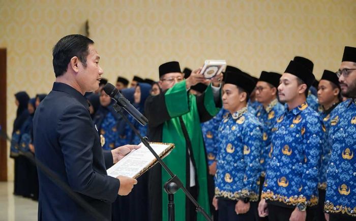 Lantik 400 PNS Jabatan Fungsional, Bupati Yuhronur Ajak Maksimalkan Pelayanan Publik Lantik 400 PNS Jabatan Fungsional, Bupati Yuhronur Ajak Maksimalkan Pelayanan Publik