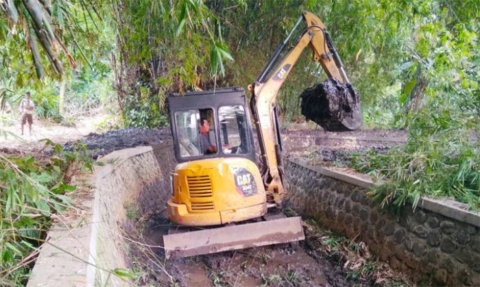 Optimalkan Normalisasi, Pemkab Pasuruan Tambah 4 Alat Berat